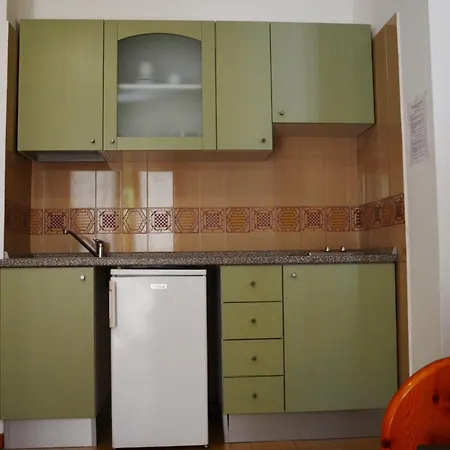 Eucalipti מלון דירות אלגהרו